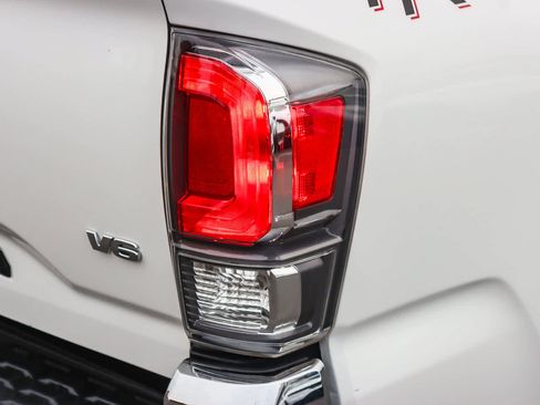 Used 2023 Toyota Tacoma TRD Off-Road image 8