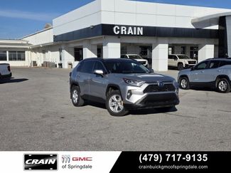 Used 2020 Toyota RAV4 XLE video 1