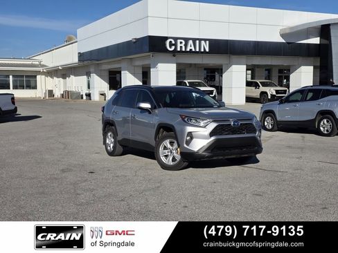 Used 2020 Toyota RAV4 XLE image 1