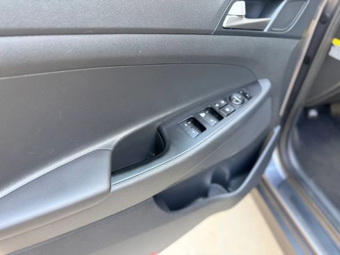 Used 2018 Hyundai Tucson SE AWD/4WD image 16