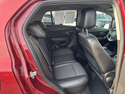 Used 2021 Chevrolet Trax LT w/ LT Convenience Package AWD/4WD image 14