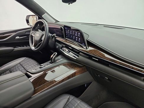 Used 2022 Cadillac Escalade Sport Platinum w/ Heavy-Duty Trailer Package image 21