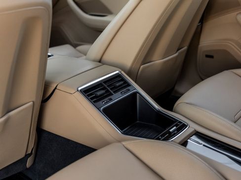 Certified 2018 Porsche Panamera image 34