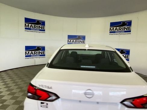 Used 2025 Nissan Versa SV FWD image 9