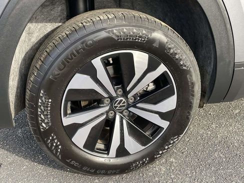 Used 2024 Volkswagen Atlas Cross Sport SE image 7