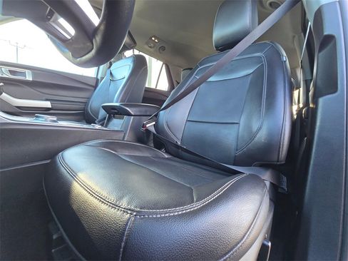 Used 2023 Ford Explorer Limited image 17