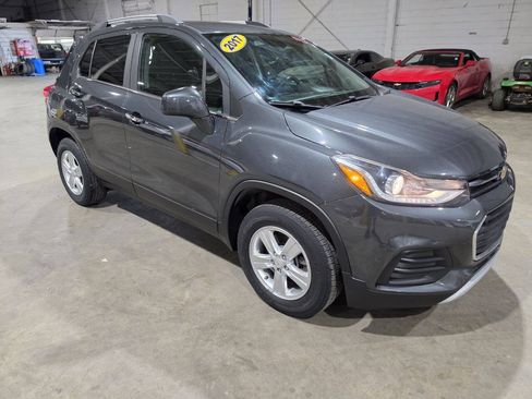 Used 2017 Chevrolet Trax LT w/ LT Convenience Package AWD/4WD image 16
