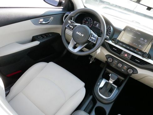 Used 2022 Kia Forte LXS image 9