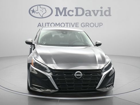 Used 2024 Nissan Altima 2.5 SV FWD image 2