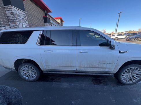 Used 2024 GMC Yukon XL Denali w/ Advanced Technology Package image 2