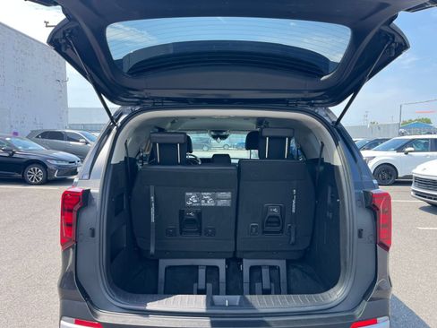 Used 2026 Kia Carnival FWD image 33