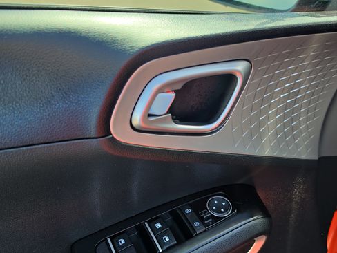 Certified 2025 Kia Soul LX w/ LX Technology Package FWD image 18