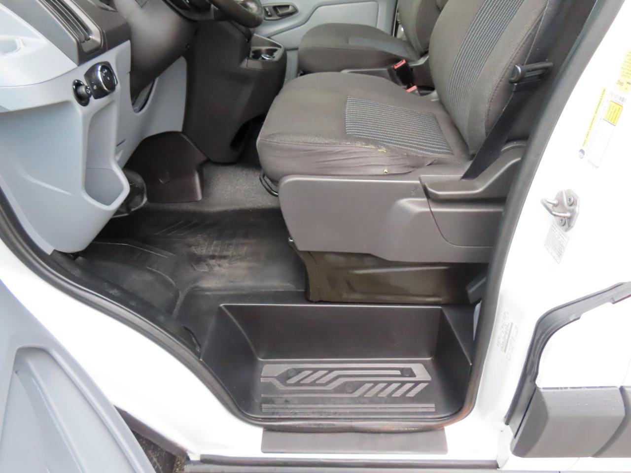 Used 2018 Chevrolet Express 3500 w/ Driver Convenience Package RWD image 17