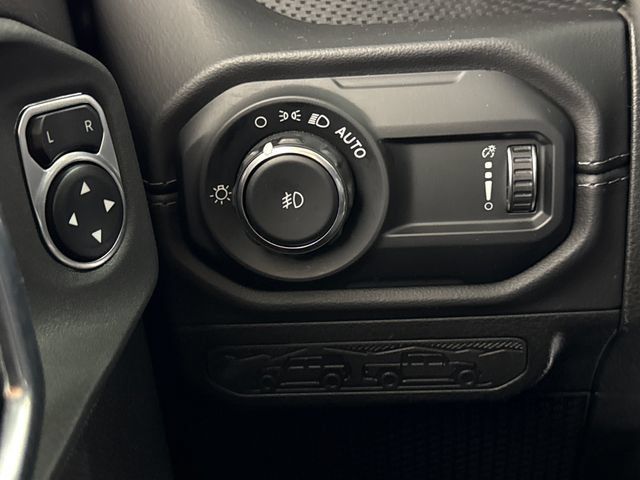 Used 2025 Jeep Wrangler Unlimited Rubicon AWD/4WD image 42