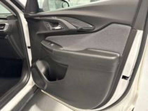Used 2021 Chevrolet TrailBlazer LS FWD image 32