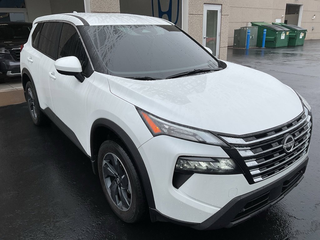 Used 2026 Nissan Rogue SV AWD/4WD image 3