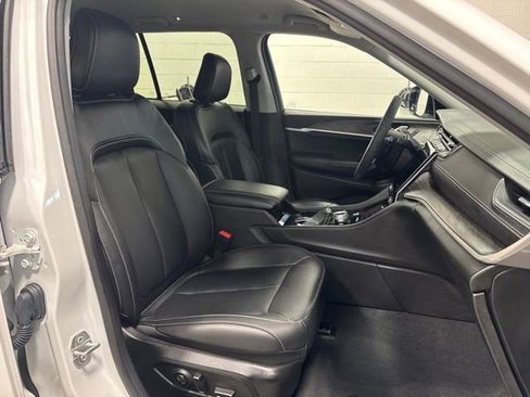 Used 2023 Jeep Grand Cherokee Limited AWD/4WD image 12