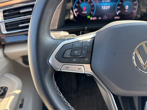 Used 2025 Volkswagen Atlas SE image 11