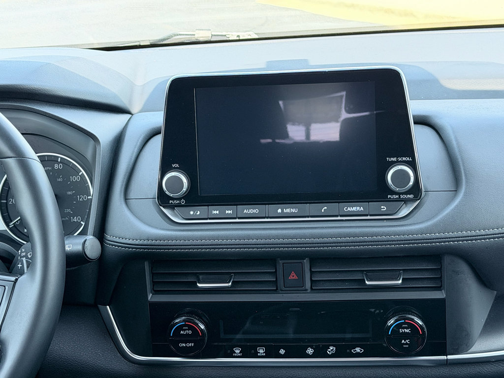 Used 2025 Nissan Rogue SV FWD image 18