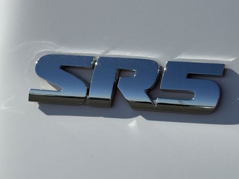 Used 2022 Toyota Tacoma SR5 w/ Technology Package image 12