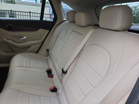 Used 2019 Mercedes-Benz GLC 300 image 11