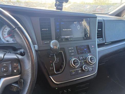 Used 2017 Toyota Sienna SE FWD image 20