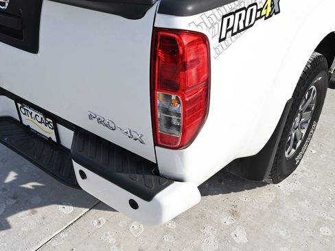 Used 2019 Nissan Frontier PRO-4X image 12