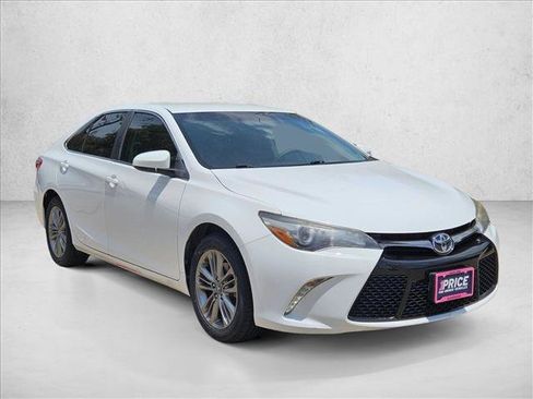 Used 2017 Toyota Camry SE FWD image 3