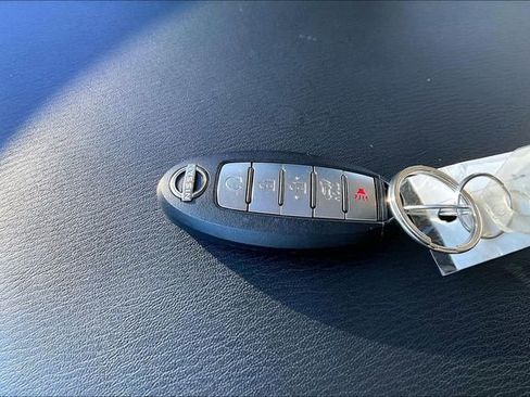 Used 2024 Nissan Armada SL w/ Captain's Chairs Package image 10