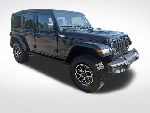 Used 2025 Jeep Wrangler Unlimited Rubicon AWD/4WD image 7