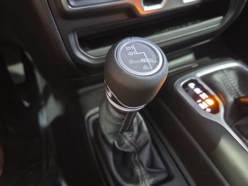 New 2025 Jeep Gladiator High Tide image 25