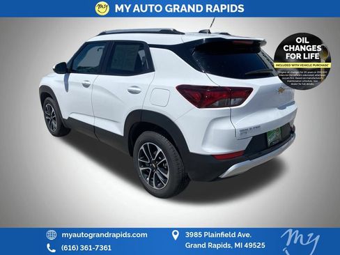 Used 2024 Chevrolet TrailBlazer LT AWD/4WD image 9