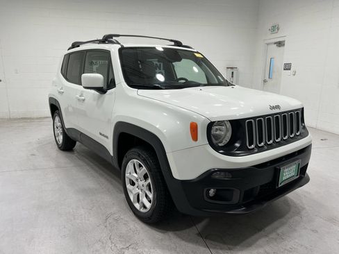 Used 2018 Jeep Renegade Latitude AWD/4WD image 2