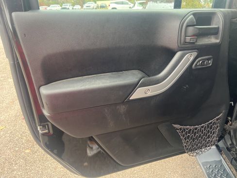 Used 2015 Jeep Wrangler Unlimited Sahara w/ Dual Top Group image 10