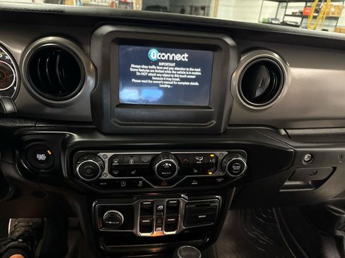 Used 2022 Jeep Wrangler Unlimited Sport AWD/4WD image 18