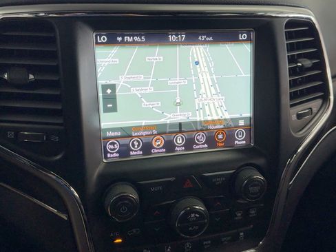 Used 2018 Jeep Grand Cherokee Limited image 23