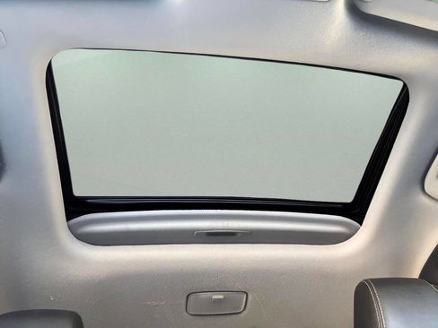 Used 2023 Toyota Corolla Cross XLE image 18