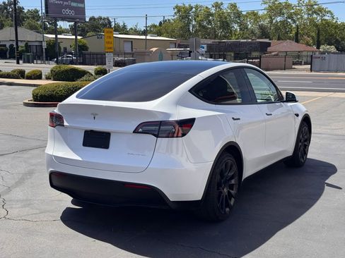 Used 2024 Tesla Model Y Long Range AWD/4WD image 6