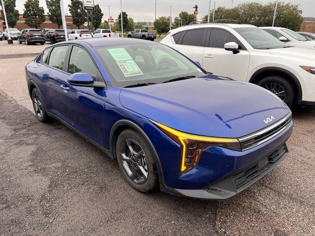 Used 2025 Kia K4 FWD image 1