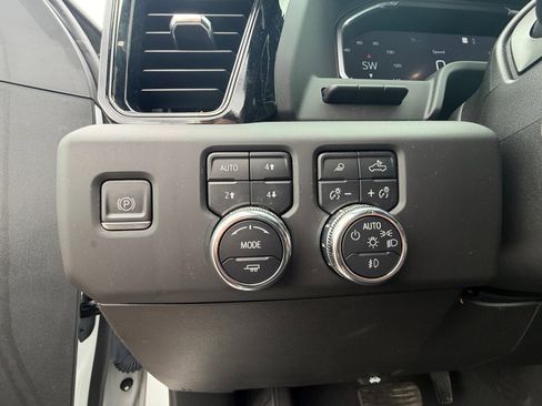 Used 2023 GMC Sierra 1500 AT4 w/ Technology Package AWD/4WD image 20