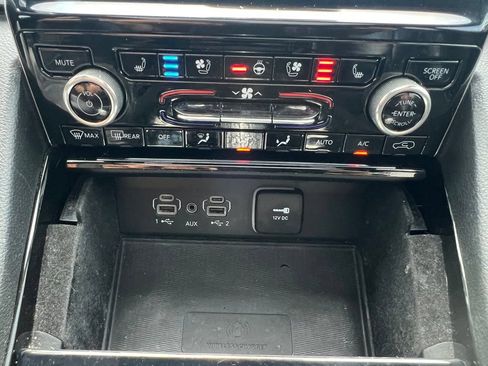 Used 2021 Jeep Grand Cherokee L Overland w/ Luxury Tech Group IV AWD/4WD image 41
