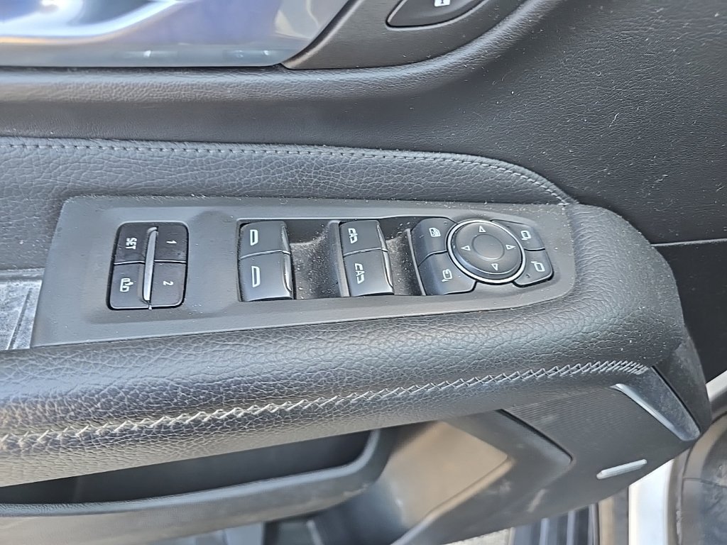 Used 2022 GMC Yukon XL Denali AWD/4WD image 8