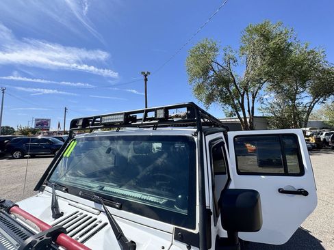 Used 2011 Jeep Wrangler Unlimited Rubicon w/ Connectivity Group AWD/4WD image 21