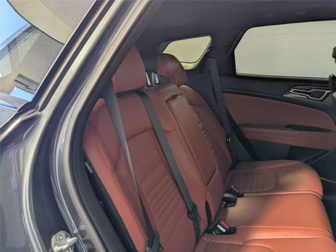 Used 2025 Kia Sportage SX image 25