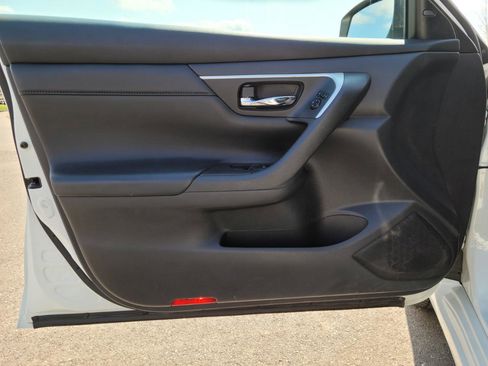 Used 2017 Nissan Altima 2.5 SL w/ 2.5 Technology Package image 8