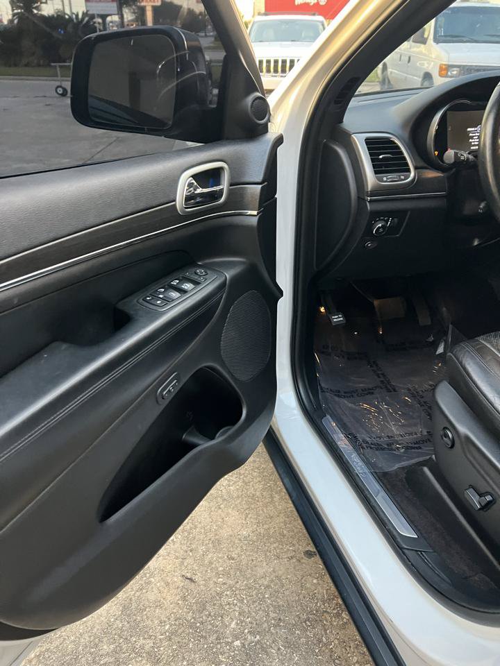 Used 2018 Jeep Grand Cherokee Limited w/ Luxury Group II RWD image 16