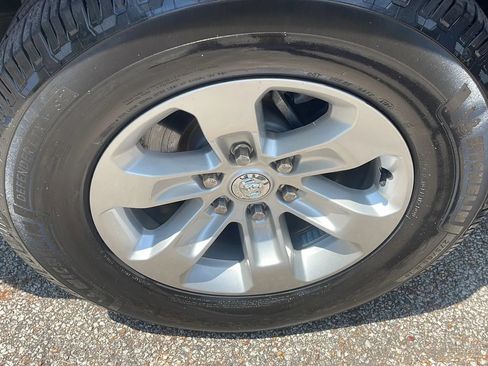 Used 2019 RAM 1500 Laramie AWD/4WD image 9