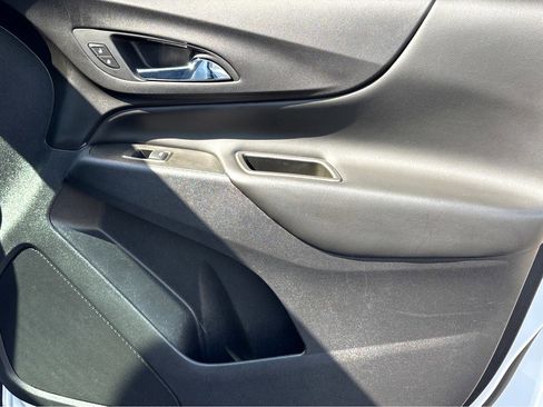 Used 2021 Chevrolet Equinox LT FWD image 11