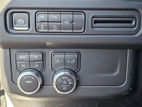 Used 2024 GMC Yukon AT4 AWD/4WD image 21