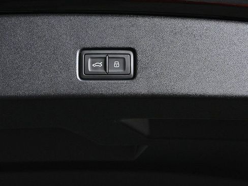 New 2025 Audi Q4 e-tron Prestige image 31